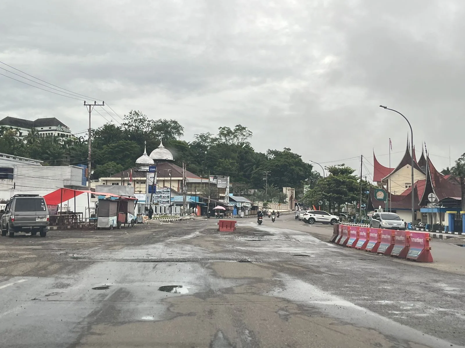 Jalan M Yamin Muaro Berlubang, Ancam Keselamatan Pengguna Jalan
