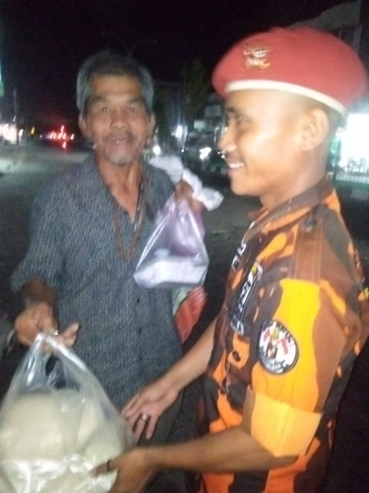 cbcpos.com|KOTI MPC Pemuda Pancasila kota Pekanbaru Gelar Sahur On The Road, Berbagi dengan Masyarakat